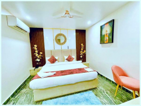 PURI HOTEL P A R B A T I - P A L A C E near sea beach - Excellent Service Recommended & Couple Friendly